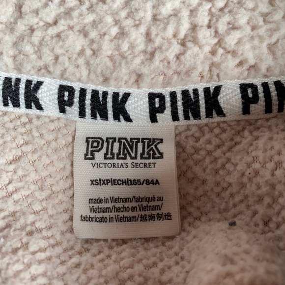 size XS super fuzzy PINK vs fleece jacket 👑❤️ - Picture 3 of 3